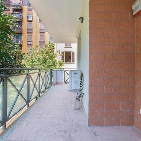 Elegante A 500 Mt Da M4 Con Wifi E Ac Apartment Milano Ngoại thất bức ảnh